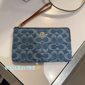 NWT Coach Large Corner Zip Wristlet In Signature Denim CDE82 denim/Gold/Indigo